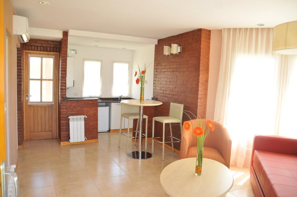 Antu Malal Hotel Plaza Huincul Esterno foto