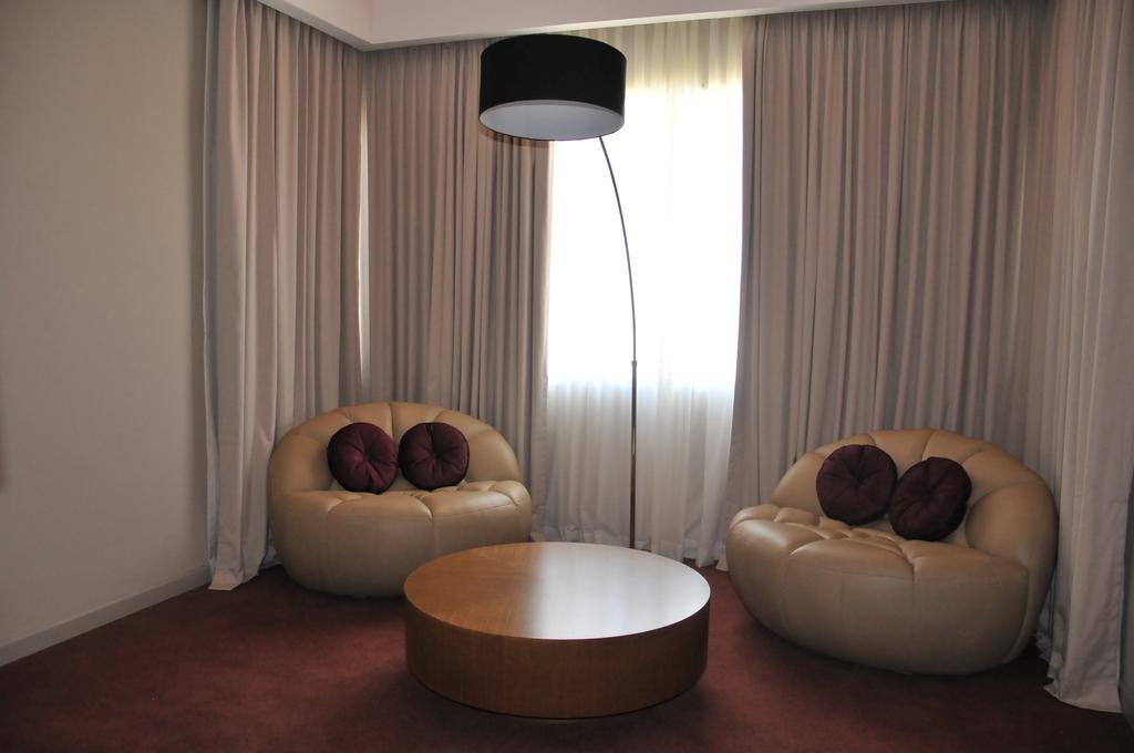 Antu Malal Hotel Plaza Huincul Esterno foto