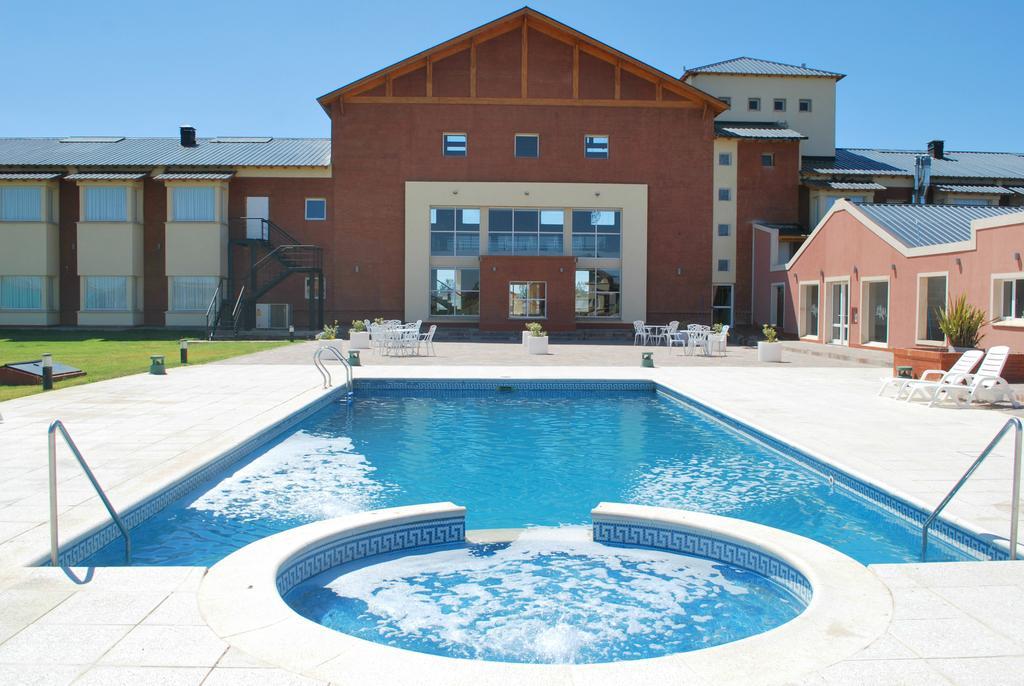 Antu Malal Hotel Plaza Huincul Esterno foto