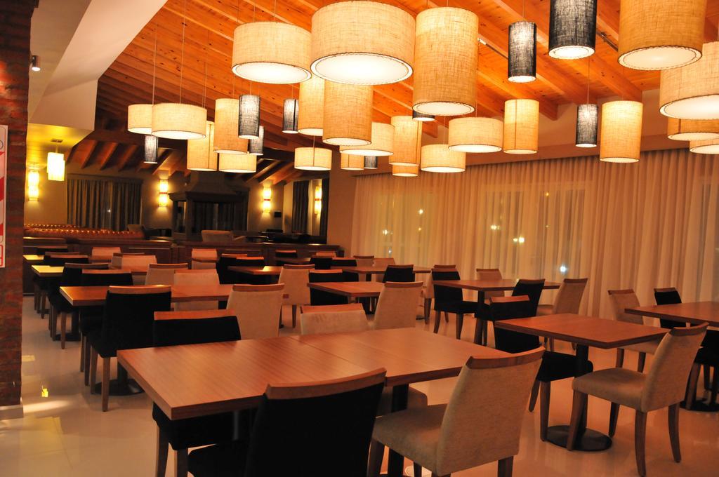 Antu Malal Hotel Plaza Huincul Esterno foto