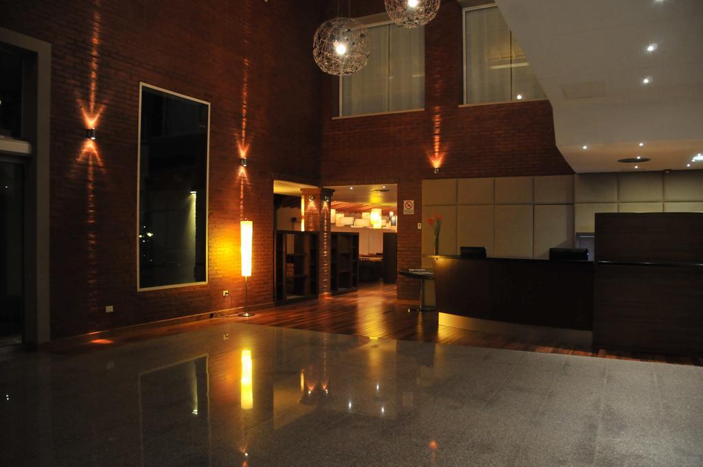 Antu Malal Hotel Plaza Huincul Esterno foto