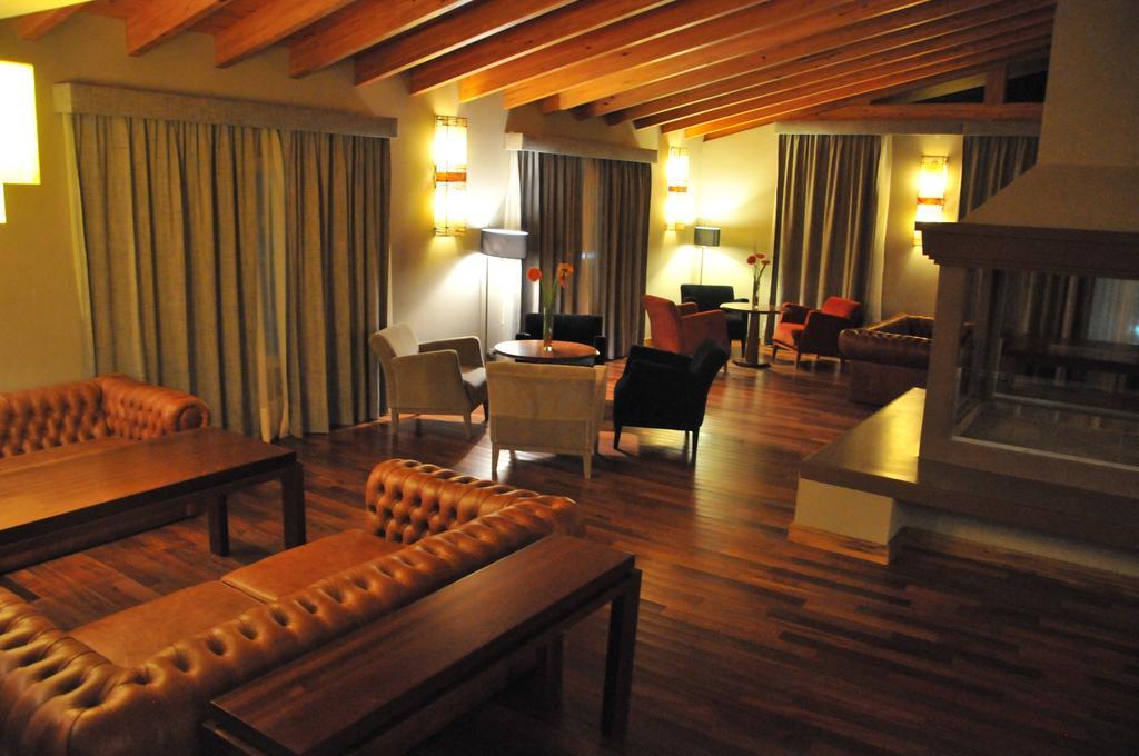 Antu Malal Hotel Plaza Huincul Esterno foto