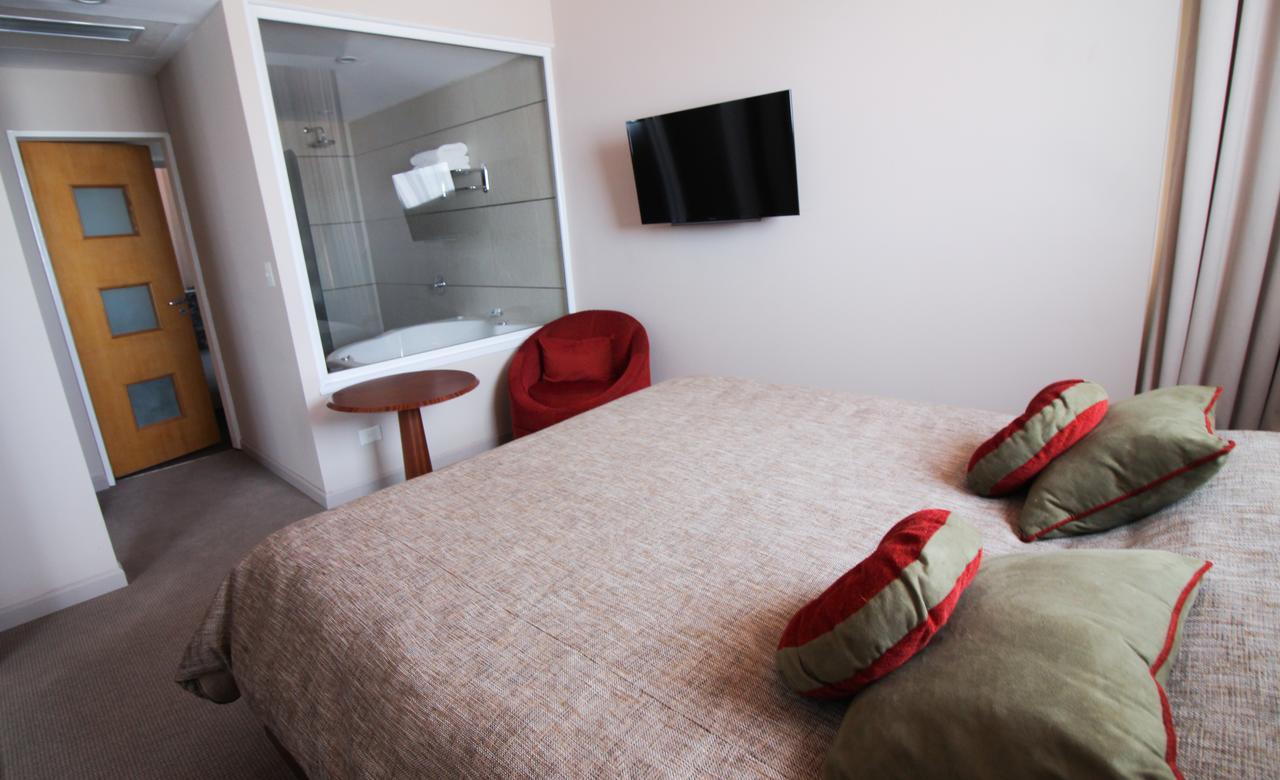 Antu Malal Hotel Plaza Huincul Esterno foto