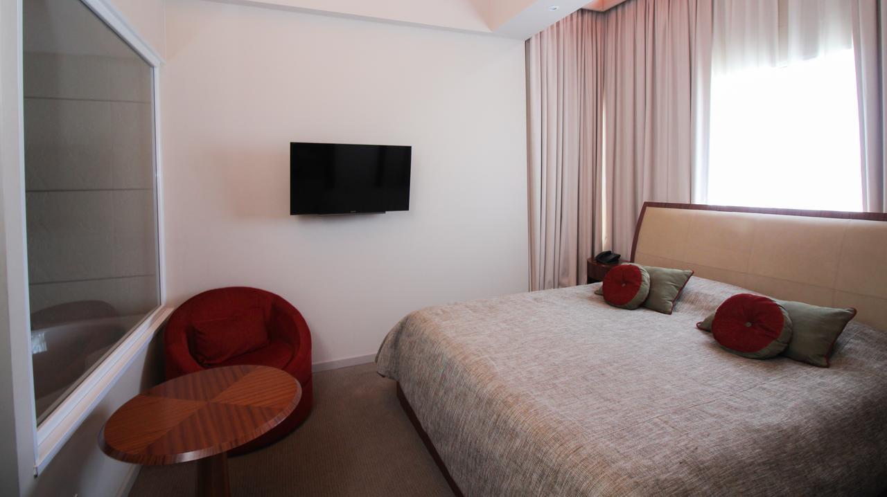 Antu Malal Hotel Plaza Huincul Esterno foto