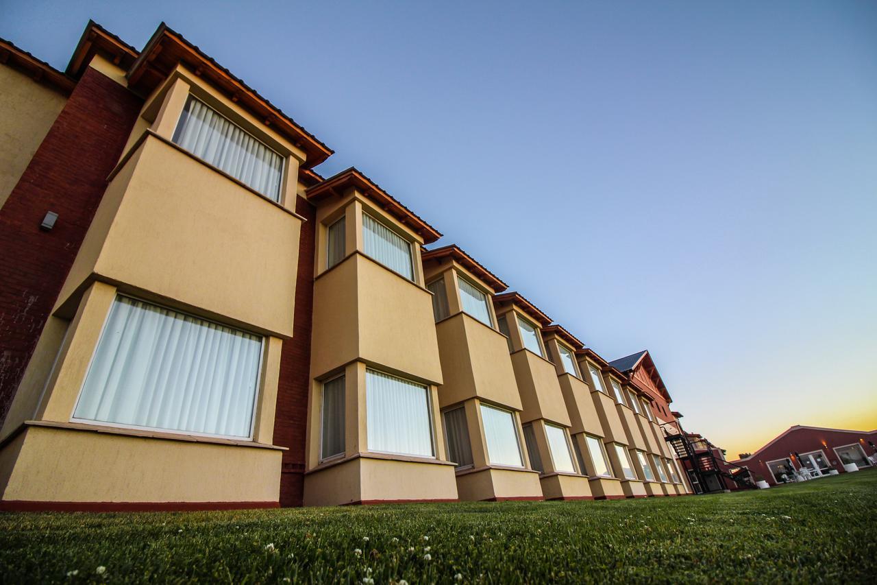 Antu Malal Hotel Plaza Huincul Esterno foto