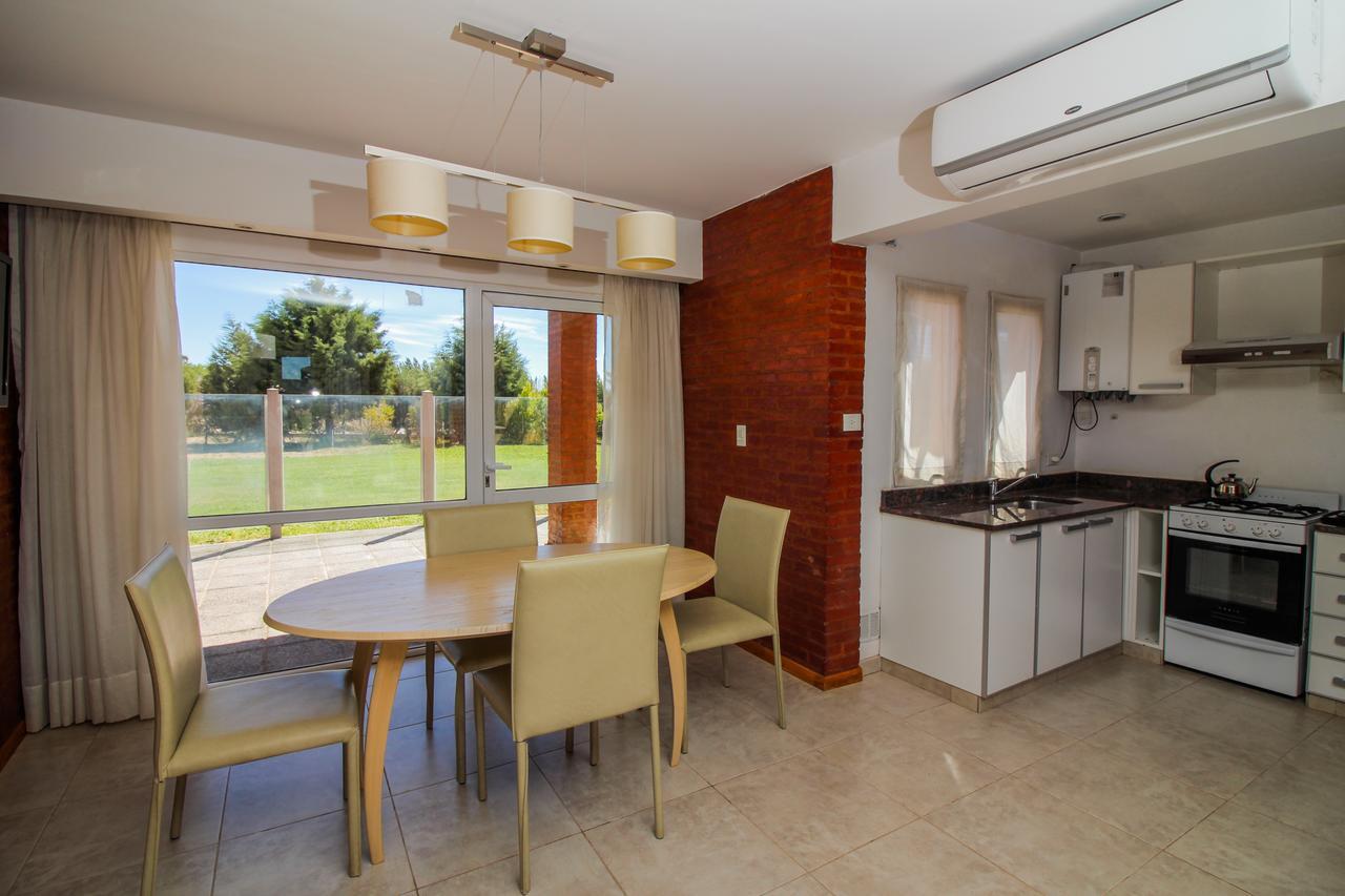 Antu Malal Hotel Plaza Huincul Esterno foto