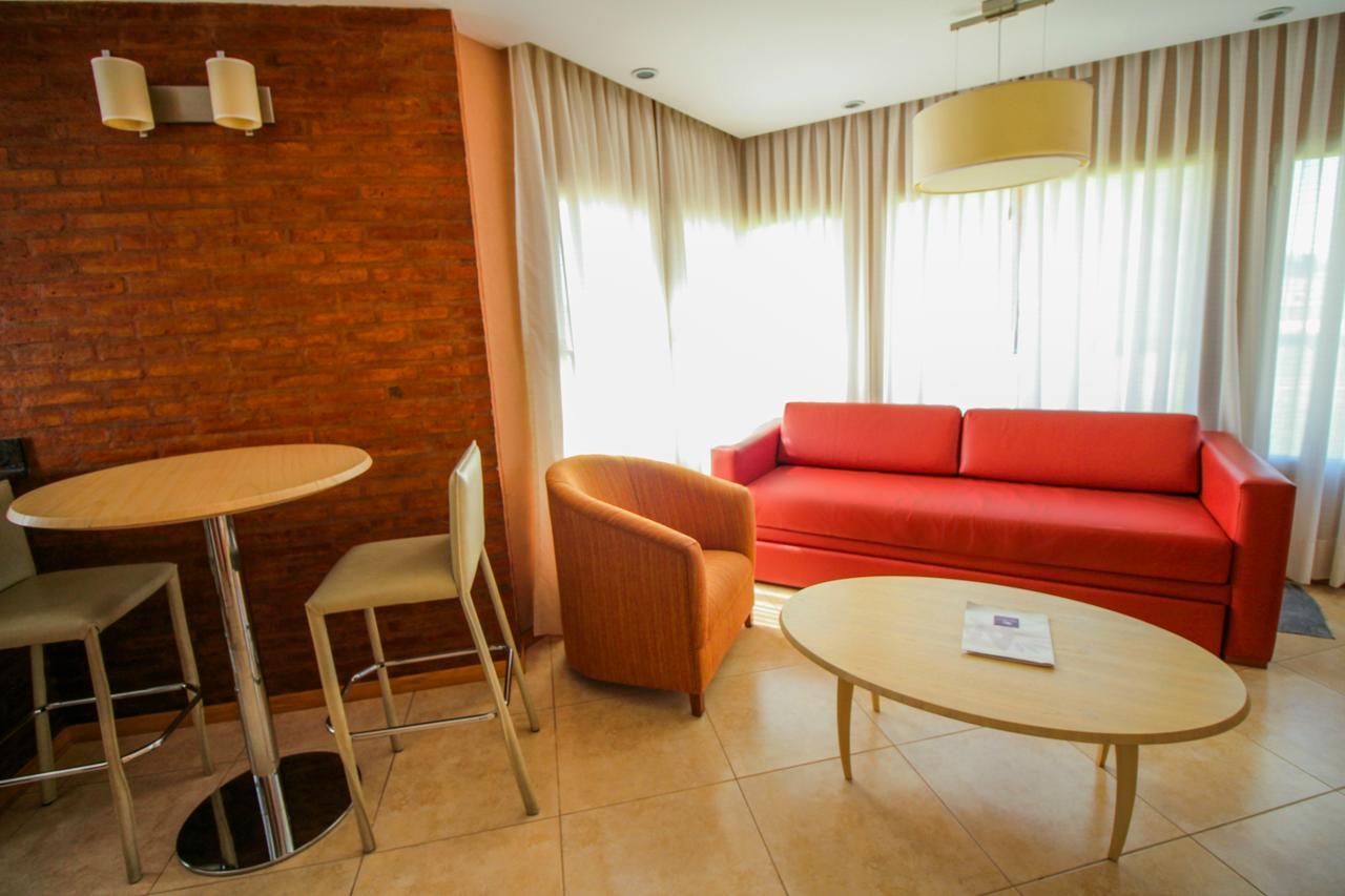 Antu Malal Hotel Plaza Huincul Esterno foto