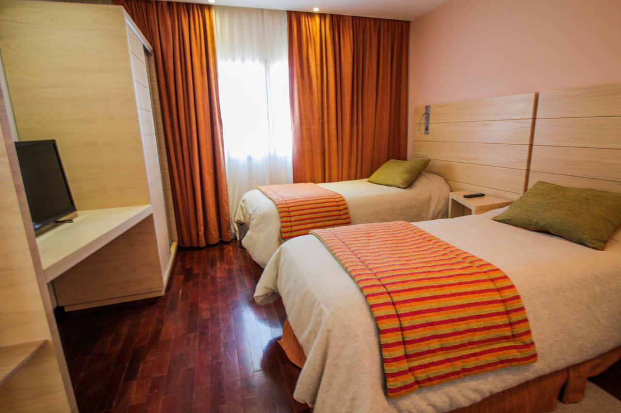 Antu Malal Hotel Plaza Huincul Esterno foto