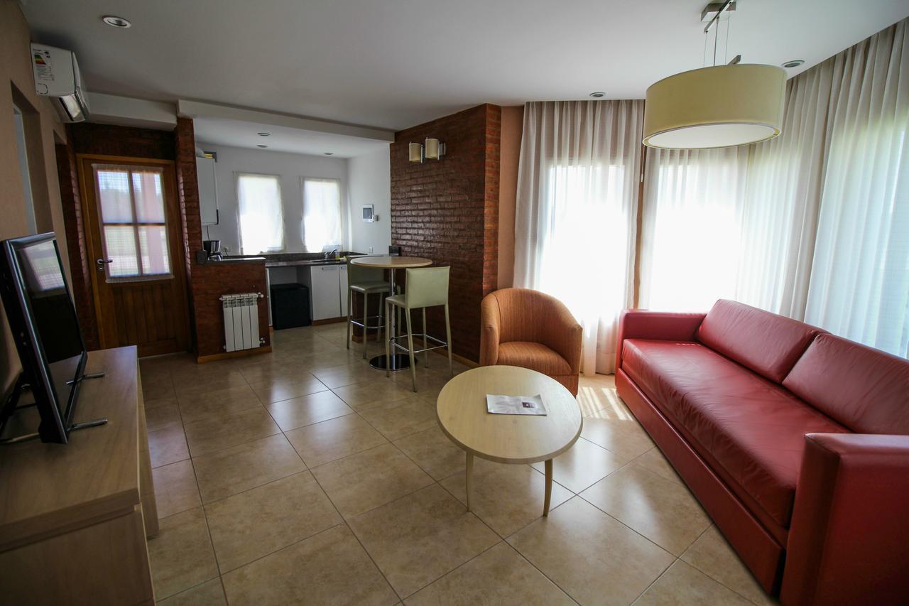 Antu Malal Hotel Plaza Huincul Esterno foto
